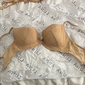 Tan lace Gossard Superboost Bra USA 30 DDD/F